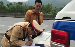 Kiểm tra xe "trá hình" Đà Nẵng-Huế lộ hàng loạt vi phạm