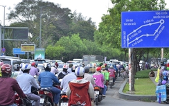 Hạn chế lưu thông khu vực sân bay Tân Sơn Nhất để xây cầu