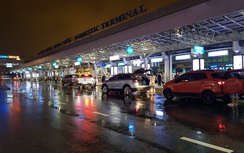 Sân bay Tân Sơn Nhất "cháy" taxi sau bão số 9
