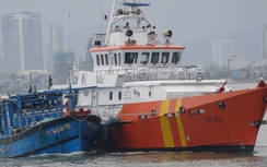 Cứu 11 thuyền viên tàu cá trên vùng biển Đà Nẵng