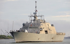 Hai chiến hạm "khủng" của hải quân Mỹ cập cảng Đà Nẵng