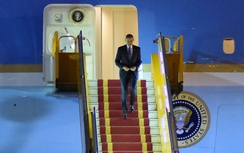 Khoảnh khắc ông Obama rời Không lực một, lên "quái thú"