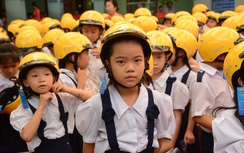 Trao gần 4.000 mũ bảo hiểm cho trẻ em TP.HCM