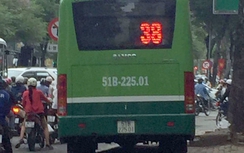 Đình chỉ tài xế xe buýt chạy trên vỉa hè ở Sài Gòn