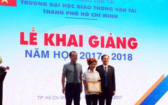 Trường ĐH GTVT TP.HCM trao nhiều học bổng cho sinh viên ngày khai giảng