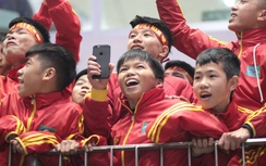 U23 Việt Nam tiếp tục giao lưu hoành tráng với người hâm mộ