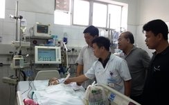 Bộ trưởng Đinh La Thăng thăm các bệnh nhi bị TNGT
