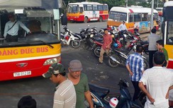 Huế: Lái xe "vây" trụ sở xe buýt, nộp hồ sơ khởi kiện