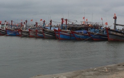 Áp thấp nhiệt đới, Thừa Thiên-Huế cấm tàu thuyền ra khơi