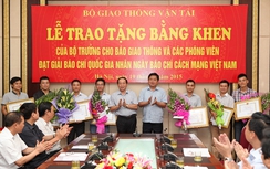 Bộ trưởng Thăng tặng bằng khen Báo Giao thông đạt Giải báo chí QG