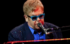 Danh ca Elton John suýt tử vong bởi loại virus hiếm gặp