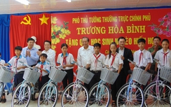 Phó Thủ tướng tặng 100 xe đạp cho học sinh nghèo ở Cà Mau