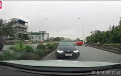 Video: Xe BMW thản nhiên đi ngược chiều, đối đầu xe khác