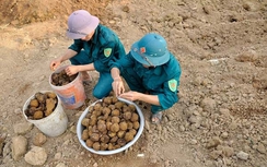 Tử vong tại chỗ vì tò mò đập bom bi xuống nền nhà