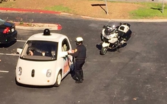 Cảnh sát tóm xe tự lái của Google vì... đi quá chậm