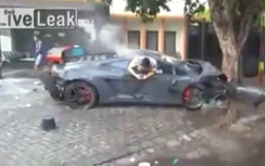 Video: Hiện trường thảm khốc Lamborghini đâm vào gốc cây nát vụn