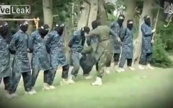 Phiến quân IS đá vào "chỗ hiểm" của nhau để... luyện tập (Video)