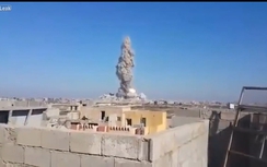Xe chở bom của IS trúng rocket, khói bốc cao chục mét