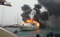 Du thuyền 6 triệu USD bốc cháy dữ dội trên cảng biển