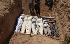 Kinh hoàng hố chôn tập thể những em bé chống lại IS