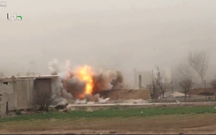 Tăng T-72 "khạc lửa" thiêu rụi khủng bố IS trong lô cốt