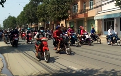 Sốc cảnh hàng trăm quái xế đua xe ở trung tâm Biên Hoà