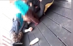 Video: Bé trai khóc thét khi nhìn mẹ co giật vì phê ma túy
