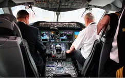 SỐC: Bị vợ bỏ, phi công định tự sát cùng 200 hành khách