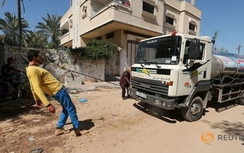 Xem "siêu nhân" dải Gaza dùng răng kéo xe tải 15 tấn