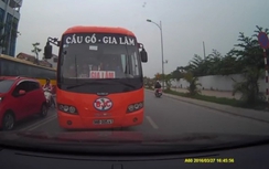 Video: Xe khách cả gan dừng đèn đỏ ngược chiều, chặn đầu ôtô
