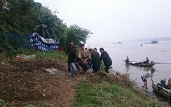 CSGT mang ca-nô cứu sống thanh niên nhảy sông Hồng tự tử