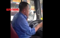 Video: Bận nghe điện thoại, tài xế xe buýt dùng cùi chỏ lái xe