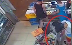 Video: Cô gái đánh lạc hướng chủ hàng để bạn trai trộm điện thoại