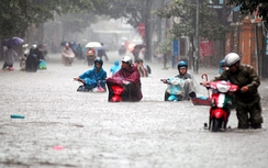 Những cách hay giúp tránh đi làm muộn ngày mưa ngập úng, tắc đường