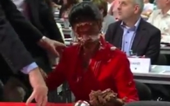 Video: Nữ nghị sĩ Đức bị ném bánh kem vào mặt giữa cuộc họp
