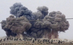 Video: Phiến quân Syria đang ăn mừng chiến thắng thì bị Nga dội bom