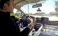 Video: Kinh ngạc khám phá loại ô tô "đánh hơi" được ma túy