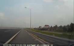 Video: Suýt chết trên cao tốc vì vừa ngủ gật vừa phóng 115km/h