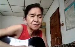Video:Choáng với cụ bà Trung Quốc 70 tuổi vừa đàn vừa hát tiếng anh