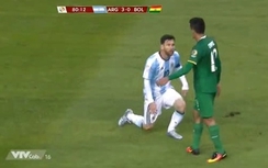 Video: Thua 3-0, cầu thủ Bolivia cay cú định "choảng" Messi giữa sân