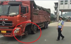Video: Xe tải mất hai bánh trước vẫn lao ầm ầm trên đường