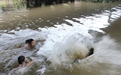 Hà Nội: Tắm sông, hai học sinh đuối nước mất tích