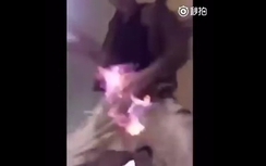 Video: Thanh niên bốc cháy ngùn ngụt vì định... ngậm lửa