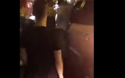 Video: Lái xe Santafe bị dân vây vì vô cớ đánh tài xế taxi