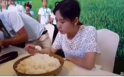 Video: Choáng với cô người mẫu Trung Quốc ăn hết 4kg cơm trắng