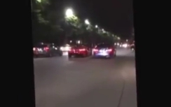 Video: Hoảng hồn 3 siêu xe gầm rú, náo loạn Hồ Gươm
