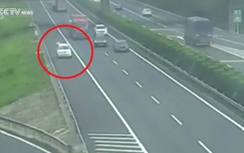 Video: Khiếp cảnh ô tô đi giật lùi gần 1km trên đường cao tốc