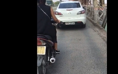 Video: Mazda ngông nghênh trên cầu Long Biên dành cho xe máy