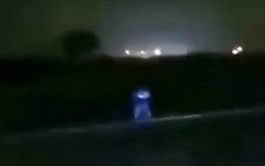 Video: Sốc cảnh quái vật lượn lờ quanh trạm xăng