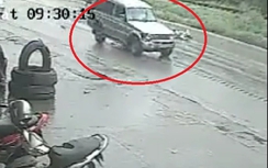 Video: Khoảnh khắc xe biển xanh đâm chết người qua đường ở Quảng Ninh